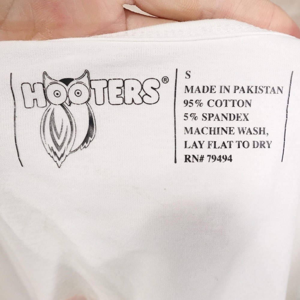 Hooters T-Shirt Womens S White V-Neck Short Sleeve Stretch Logo Graphic Top - Picture 6 of 7